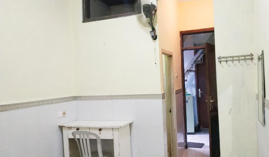 D'Kost Ketintang Hotel Surabaya Luaran gambar