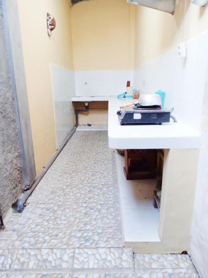 D'Kost Ketintang Hotel Surabaya Luaran gambar